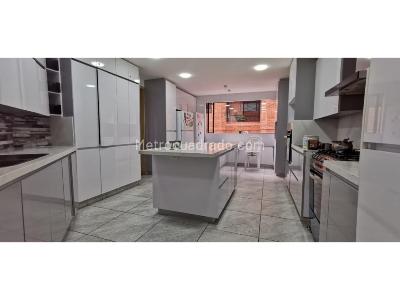 Apartamento de 4 alcobas en venta en Santa Barbara Oriental, Bogotá, 404 m² · foto 2 de 20