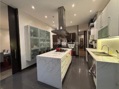 Apartamento de 3 alcobas en venta en Chico Museo, Bogotá, 282 m² · foto 3 de 20