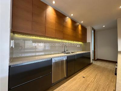 Apartamento en venta en Santa Barbara Alta, Bogotá · foto 4 de 14