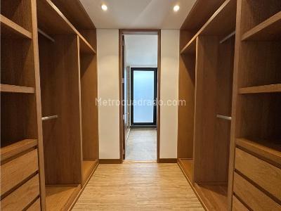 Apartamento en venta en Santa Barbara Alta, Bogotá · foto 6 de 14
