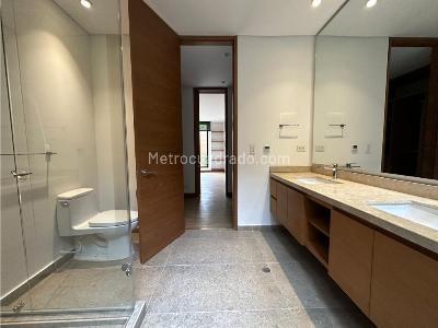 Apartamento de 2 alcobas en venta en Santa Barbara Alta, Bogotá, 183 m² · foto 19 de 20