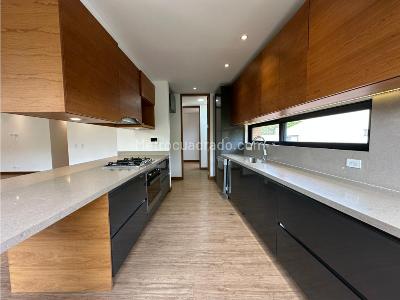 Apartamento en venta en Santa Barbara Alta, Bogotá · foto 3 de 16