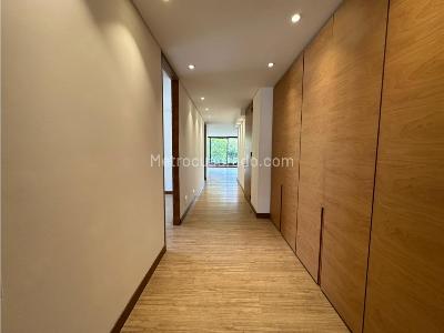 Apartamento en venta en Santa Barbara Alta, Bogotá · foto 10 de 16