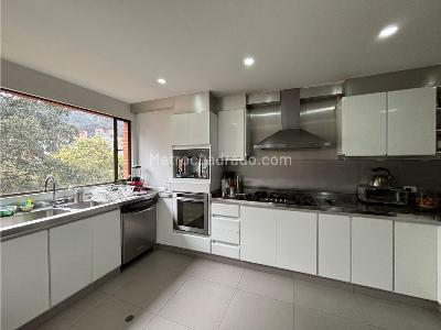 Apartamento de 4 alcobas en arriendo en La Cabrera, Bogotá, 335 m² · foto 4 de 20