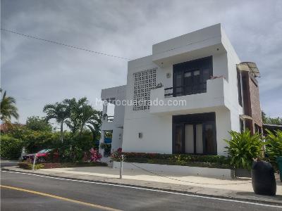 Casa de 4 alcobas en venta en El Peñon, Girardot, 340 m² · foto 2 de 20