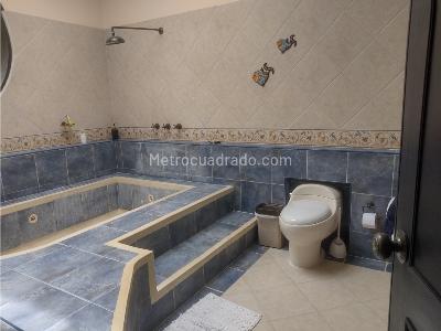 Casa de 4 alcobas en venta en El Peñon, Girardot, 340 m² · foto 18 de 20