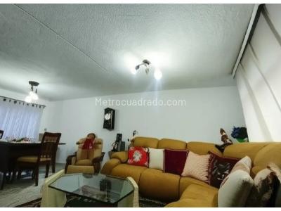 Casa de 5 alcobas en venta en Villa Luz, Bogotá, 250 m² · foto 4 de 20