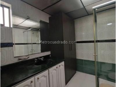 Casa de 5 alcobas en venta en Villa Luz, Bogotá, 250 m² · foto 13 de 20