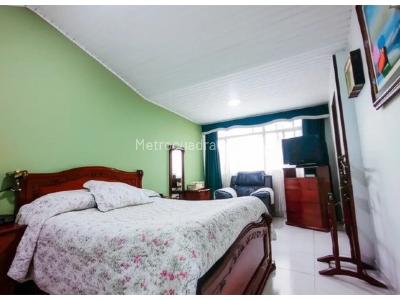 Casa de 5 alcobas en venta en Villa Luz, Bogotá, 250 m² · foto 14 de 20