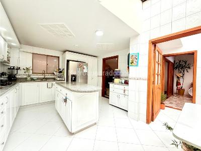 Casa de 4 alcobas en venta en Chia, Chía, 310 m² · foto 5 de 16
