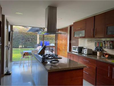 Casa de 5 alcobas en venta en Norte, Bogotá, 339 m² · foto 2 de 17