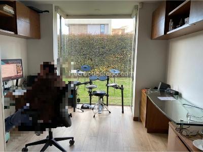Casa de 5 alcobas en venta en Norte, Bogotá, 339 m² · foto 4 de 17
