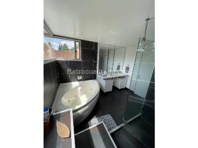 Casa de 5 alcobas en venta en Norte, Bogotá, 450 m² · foto 15 de 20