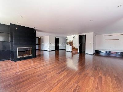 Apartamento de 3 alcobas en venta en San Patricio, Bogotá, 218 m² · foto 2 de 13