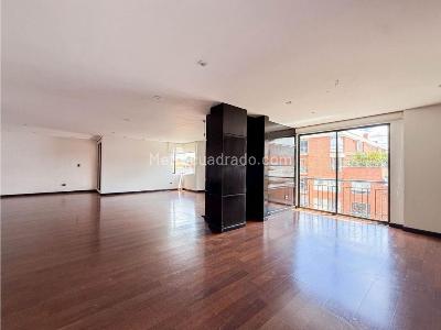 Apartamento de 3 alcobas en venta en San Patricio, Bogotá, 218 m² · foto 3 de 13