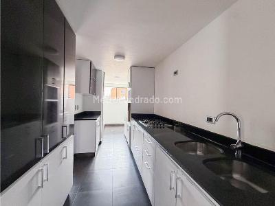 Apartamento de 3 alcobas en venta en San Patricio, Bogotá, 218 m² · foto 4 de 13