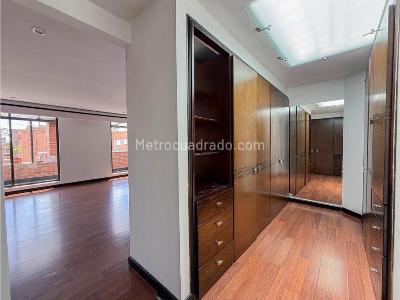Apartamento de 3 alcobas en venta en San Patricio, Bogotá, 218 m² · foto 9 de 13