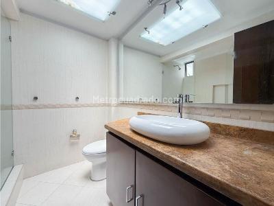 Apartamento de 3 alcobas en venta en San Patricio, Bogotá, 218 m² · foto 10 de 13