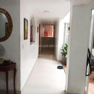 Casa de 4 alcobas en venta en Belen, Medellín, 255 m² · foto 6 de 11