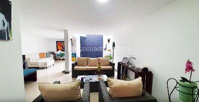 Casa de 3 alcobas en venta en Belen, Medellín, 200 m² · foto 2 de 19