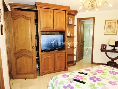 Apartamento de 3 alcobas en venta en Laureles, Medellín, 152 m² · foto 9 de 18