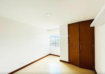 Apartamento de 3 alcobas en venta en Laureles, Medellín, 127 m² · foto 10 de 15