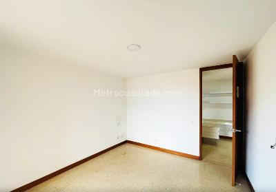 Apartamento de 3 alcobas en venta en Laureles, Medellín, 127 m² · foto 11 de 15