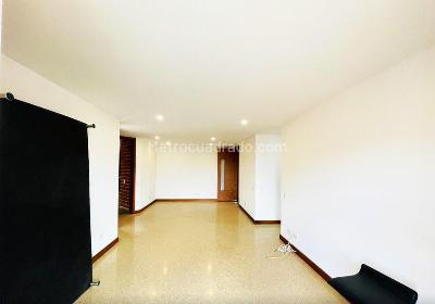 Apartamento de 3 alcobas en venta en Laureles, Medellín, 127 m² · foto 3 de 15