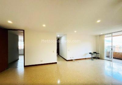 Apartamento de 3 alcobas en venta en Laureles, Medellín, 127 m² · foto 4 de 15