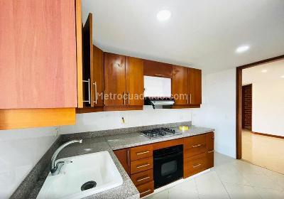 Apartamento de 3 alcobas en venta en Laureles, Medellín, 127 m² · foto 6 de 15