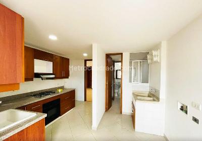 Apartamento de 3 alcobas en venta en Laureles, Medellín, 127 m² · foto 7 de 15