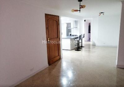 Apartamento en venta en Laureles, Medellín · foto 2 de 15