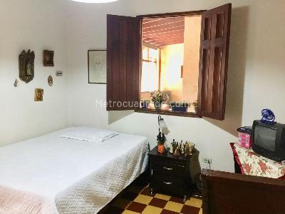 Casa de 5 alcobas en venta en La America, Medellín, 250 m² · foto 11 de 16