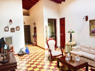 Casa de 5 alcobas en venta en La America, Medellín, 250 m² · foto 2 de 16