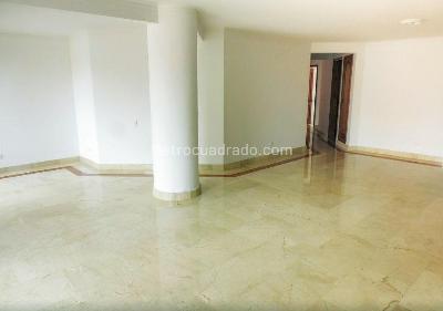 Apartamento de 3 alcobas en venta en Laureles, Medellín, 157 m² · foto 3 de 17