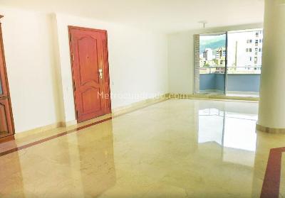 Apartamento de 3 alcobas en venta en Laureles, Medellín, 157 m² · foto 4 de 17