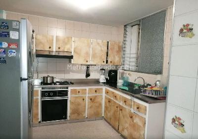 Casa en venta en Laureles, Medellín · foto 3 de 17