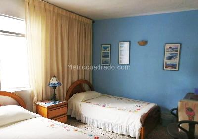 Casa en venta en Laureles, Medellín · foto 6 de 17