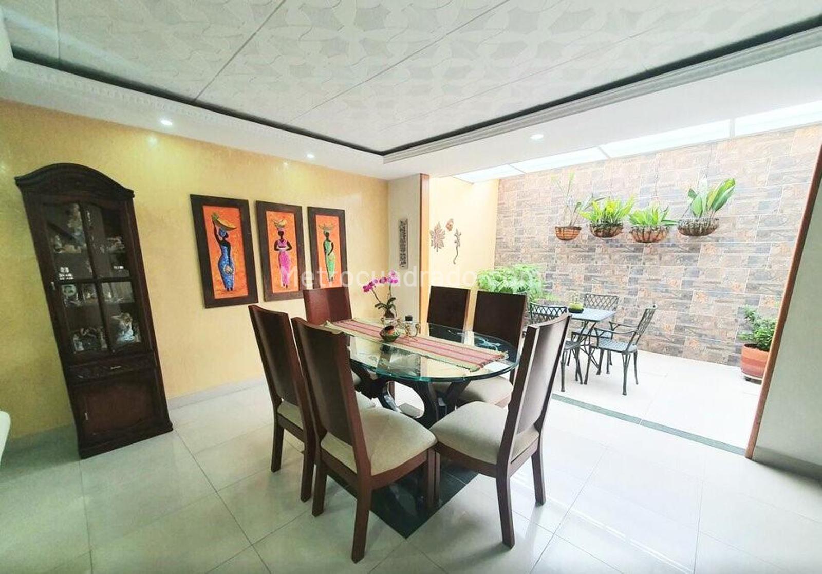 Casa de 5 habitaciones en venta en Laureles, Medellín — imagen 1 de 18