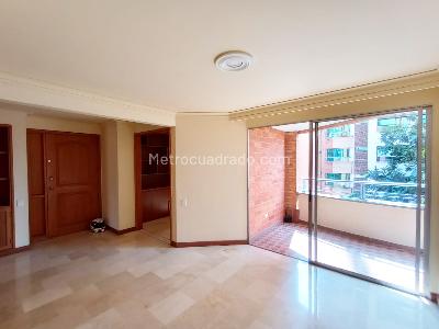 Apartamento de 3 alcobas en venta en Laureles, Medellín, 140 m² · foto 2 de 20