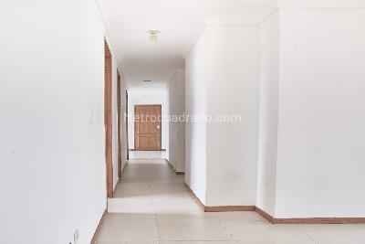 Apartamento de 3 alcobas en venta en Laureles, Medellín, 160 m² · foto 8 de 17