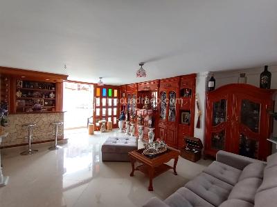 Apartamento de 4 alcobas en venta en Laureles, Medellín, 140 m² · foto 2 de 15