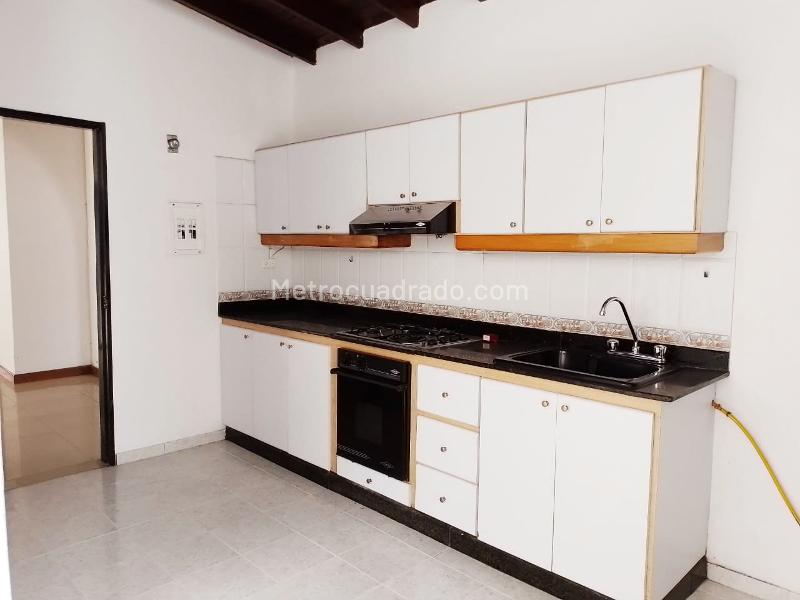 Independent 4BR House for Rent in Laureles - 4