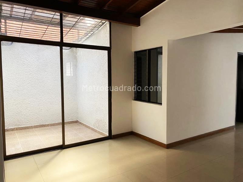 Independent 4BR House for Rent in Laureles - 9