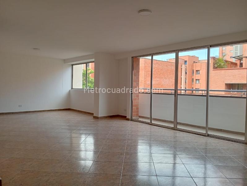 Apartamento moderno de 4 alcobas con gimnasio en Laureles