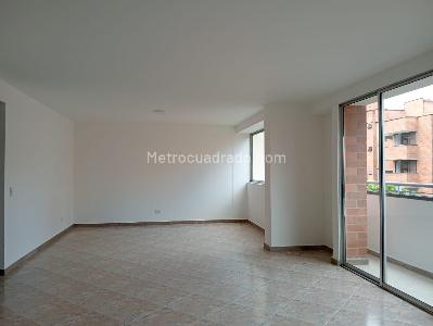 Apartamento en arriendo en Laureles, Medellín · foto 2 de 19