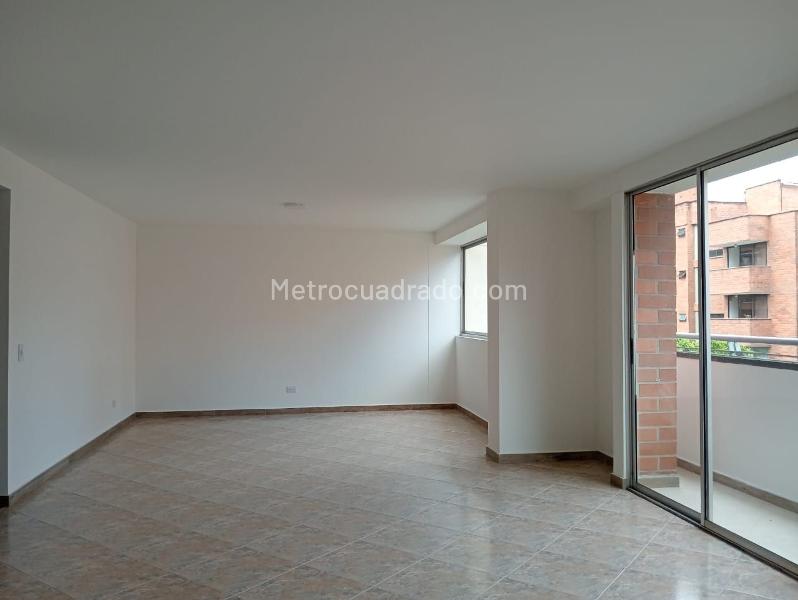 Modern 4BR Apartment with Gym in Laureles - 2