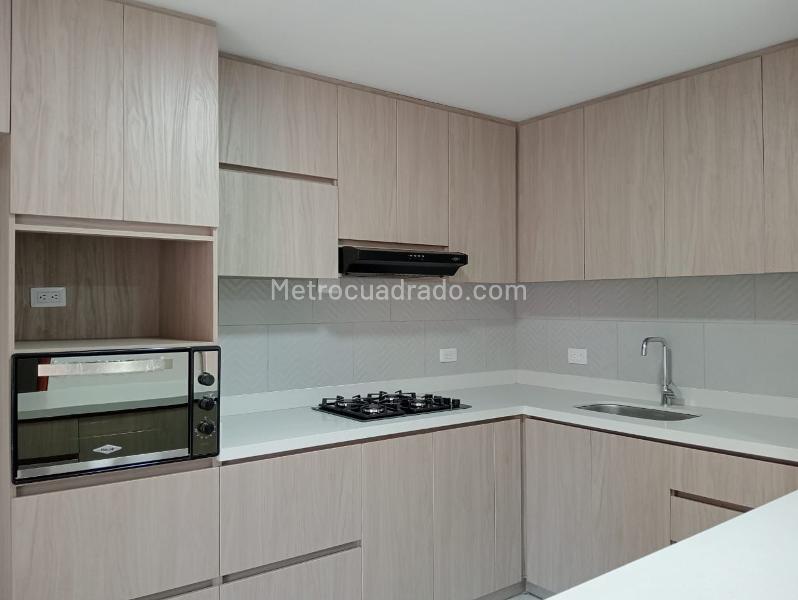 Modern 4BR Apartment with Gym in Laureles - 7