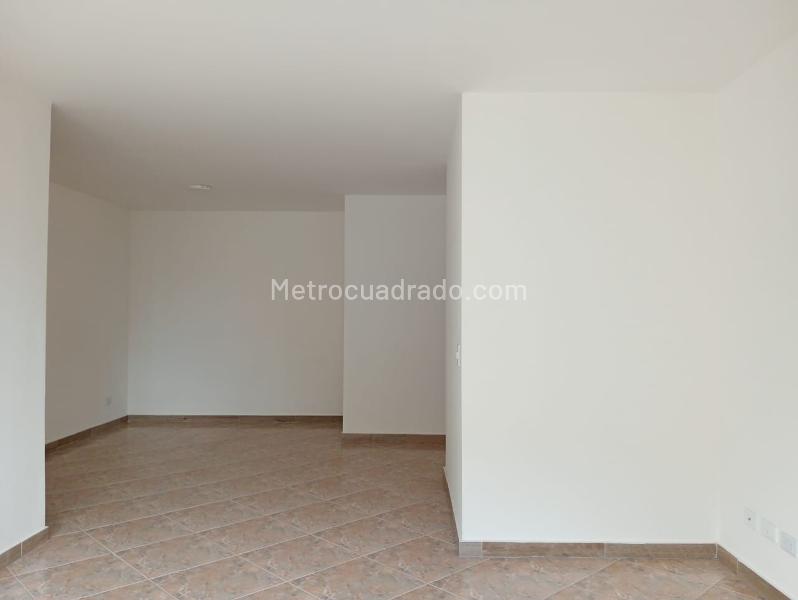Modern 4BR Apartment with Gym in Laureles - 8
