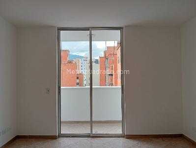 Apartamento en arriendo en Laureles, Medellín · foto 11 de 19
